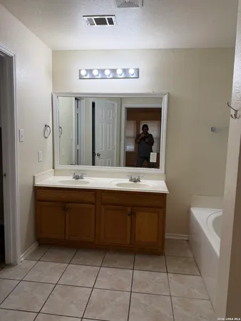 $1,500 | 9242 Ingleton, San Antonio, TX 78245