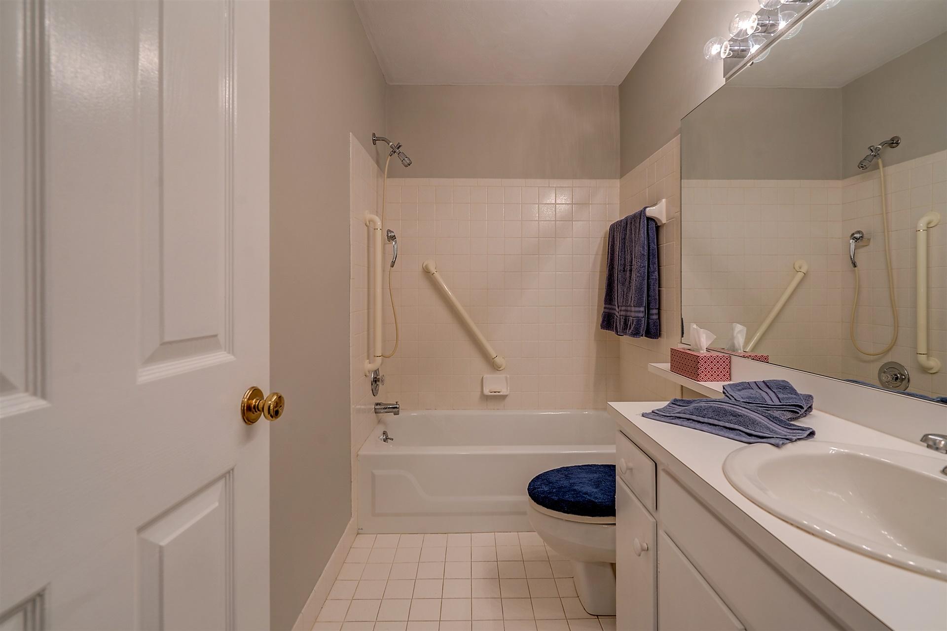 2548 Keagy Road Salem, VA 24153 - Photo 20 of 31 Bathroom