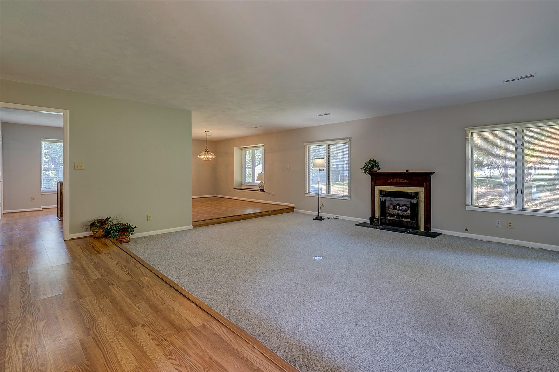 2548 Keagy Road Salem, VA 24153 - Photo 5 of 31 LIving Room