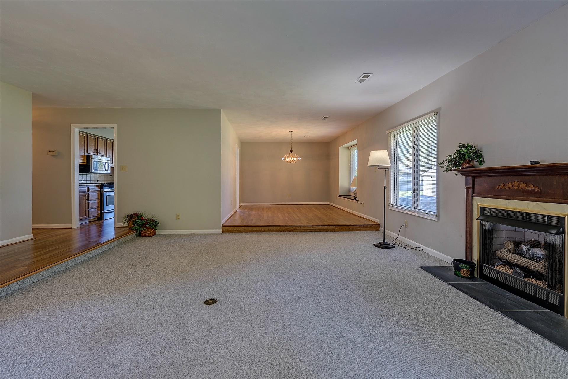 2548 Keagy Road Salem, VA 24153 - Photo 6 of 31 Living Room