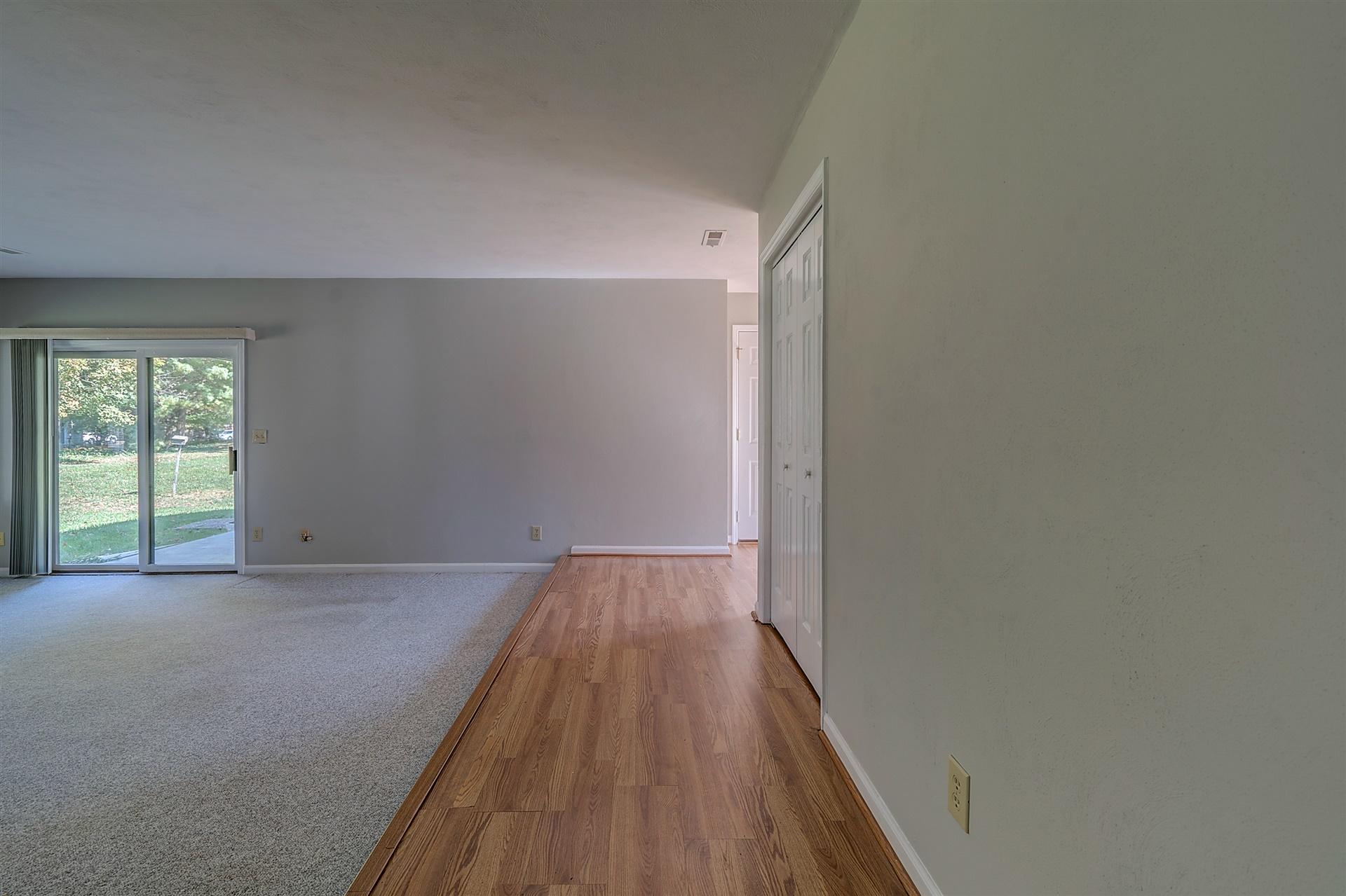 2548 Keagy Road Salem, VA 24153 - Photo 10 of 31 Living Room