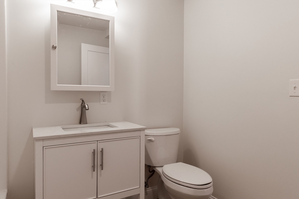 71 Friend Street, Unit 1R Gloucester, MA 01930 - Photo 4 of 10