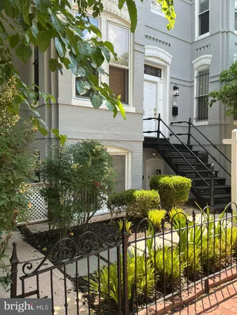 $2,300 | 123 7th Street Northeast, Washington, DC 20002