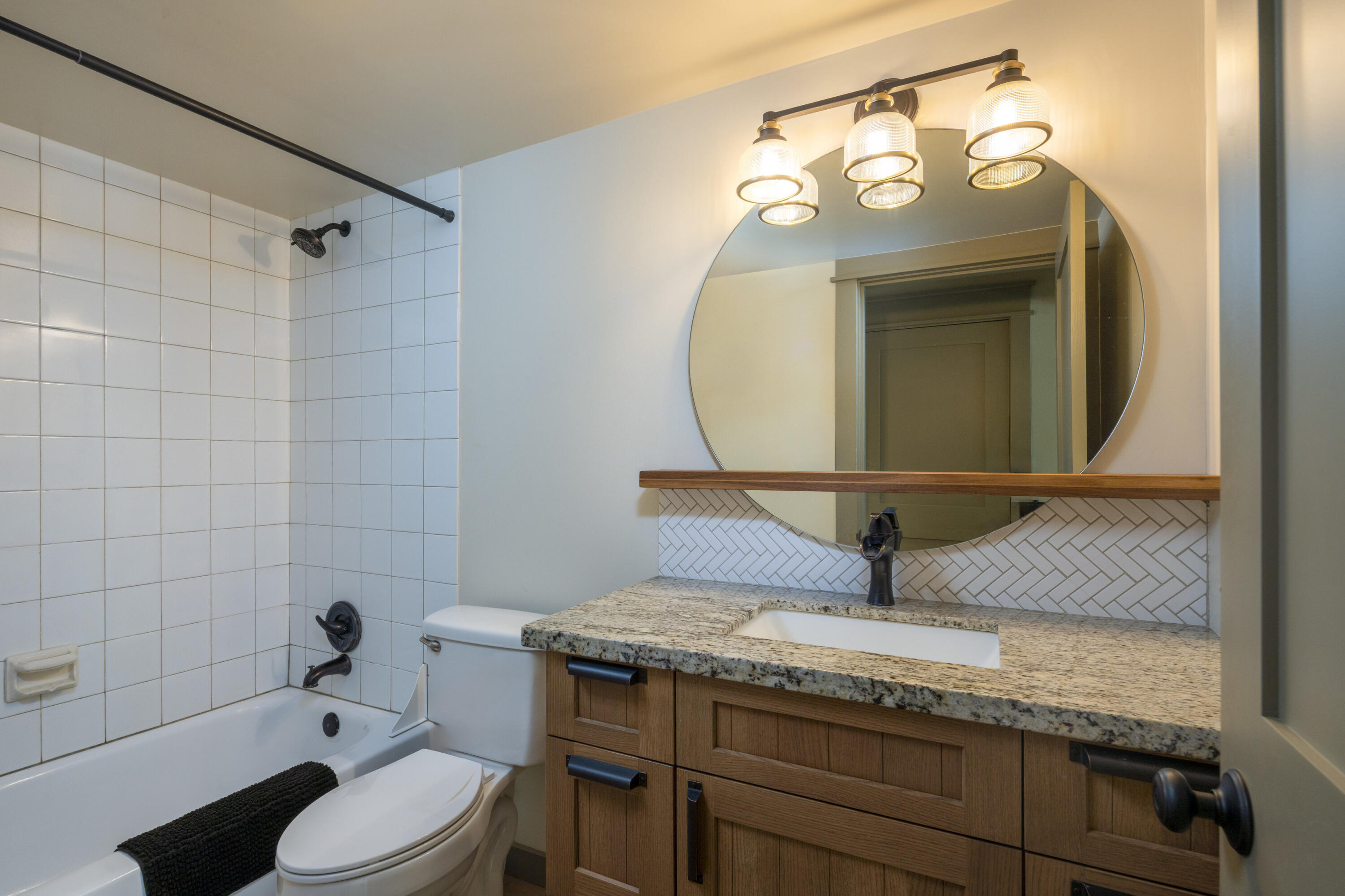318 Bald Mountain Road, Unit 116 Ketchum, ID 83340 - Photo 13 of 17 Remodeled custom bathroom