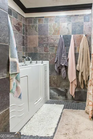 a view of a room with washer and dryer