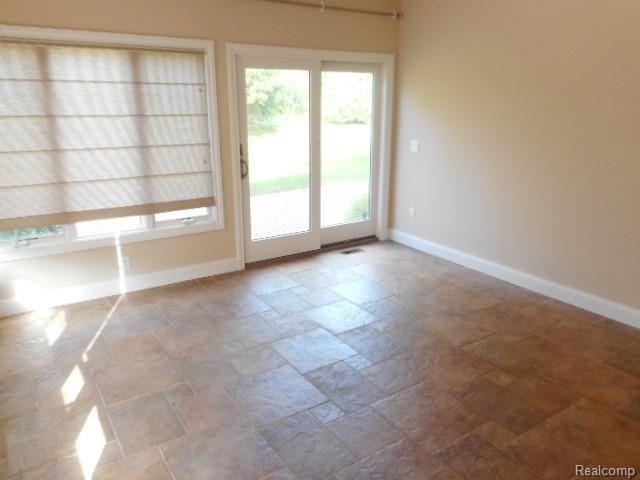 653 Langley Road Rochester Hills, MI 48309 - Photo 23 of 75