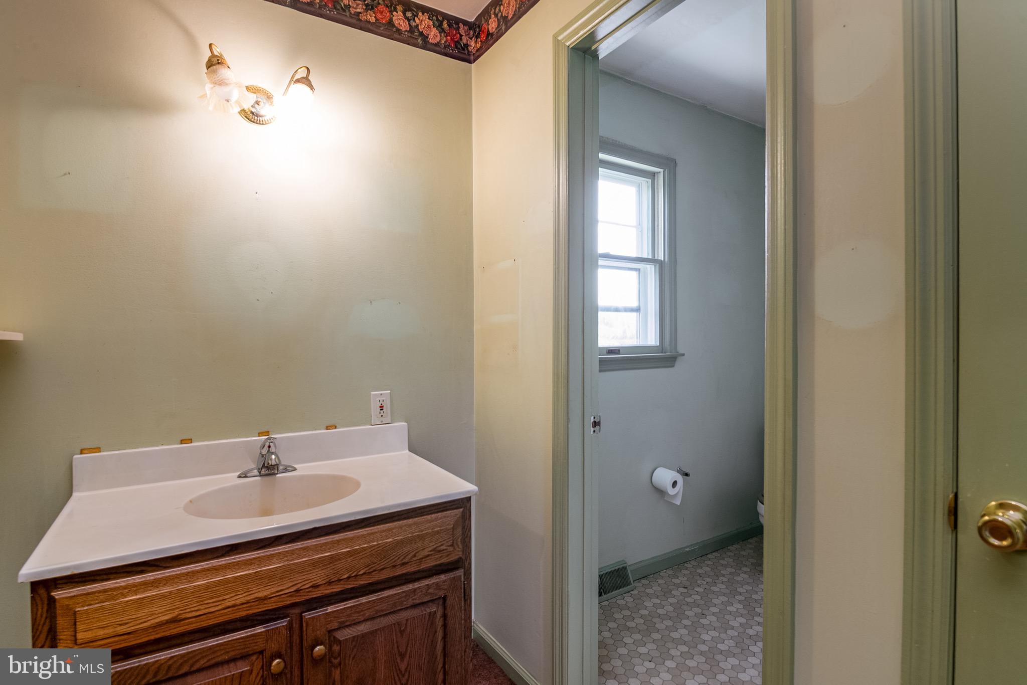 41 Flint Ridge Drive Shillington, PA 19607 - Photo 17 of 39 Primary Bedroom Full Bath
