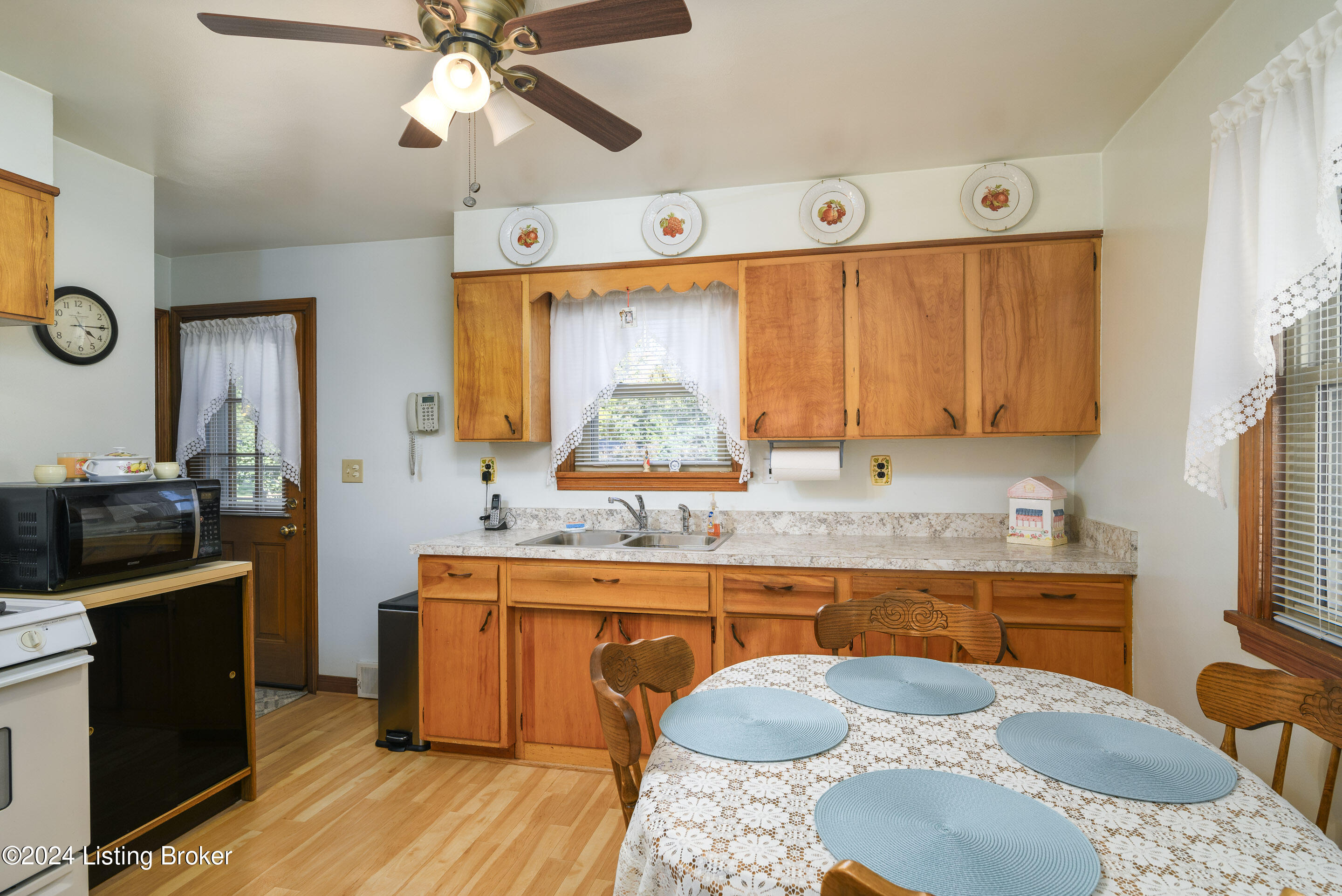 7811 Bluebonnet Road Louisville, KY 40258 - Photo 9 of 36 DHI-113
