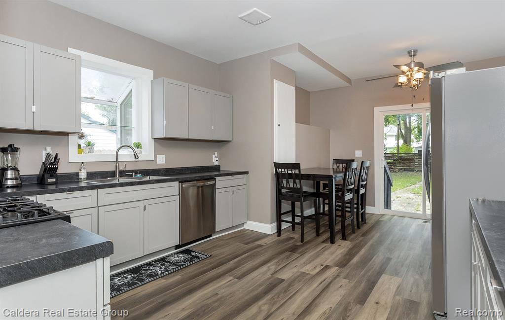 22 Stapleton Street Mount Clemens, MI 48043 - Photo 8 of 28