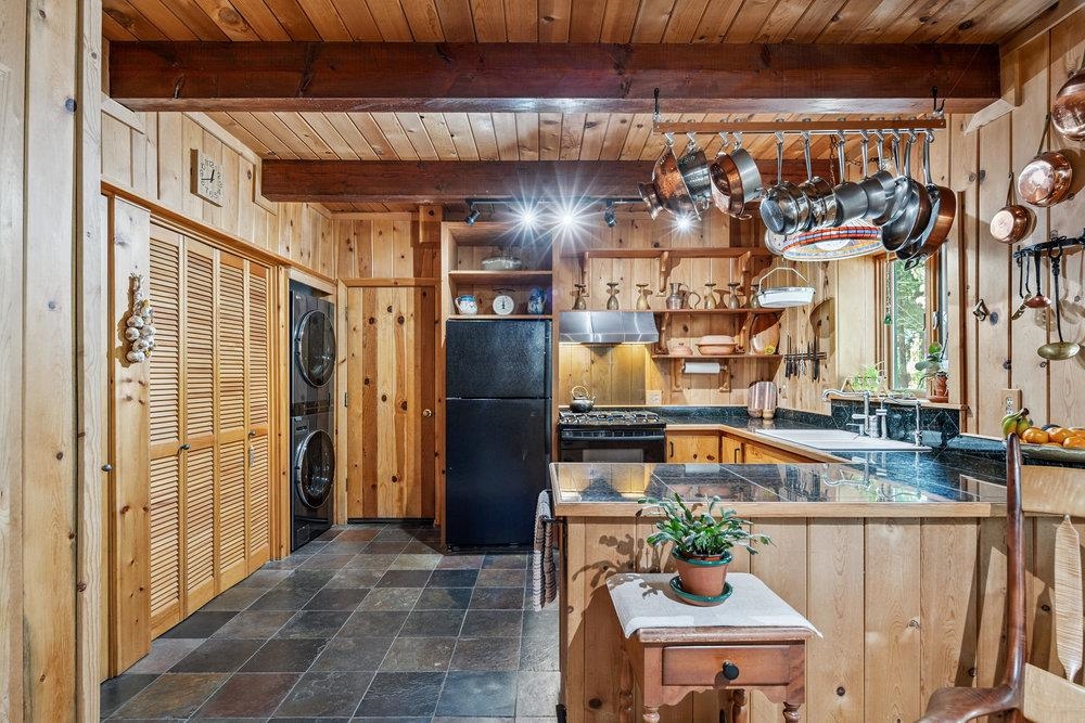 12115 Pine Forest Road Truckee, CA 96161 - Photo 7 of 28 Gallery Image 7