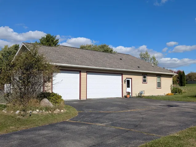 $559,000 | 1900 Hillside Road, Slinger, WI 53086
