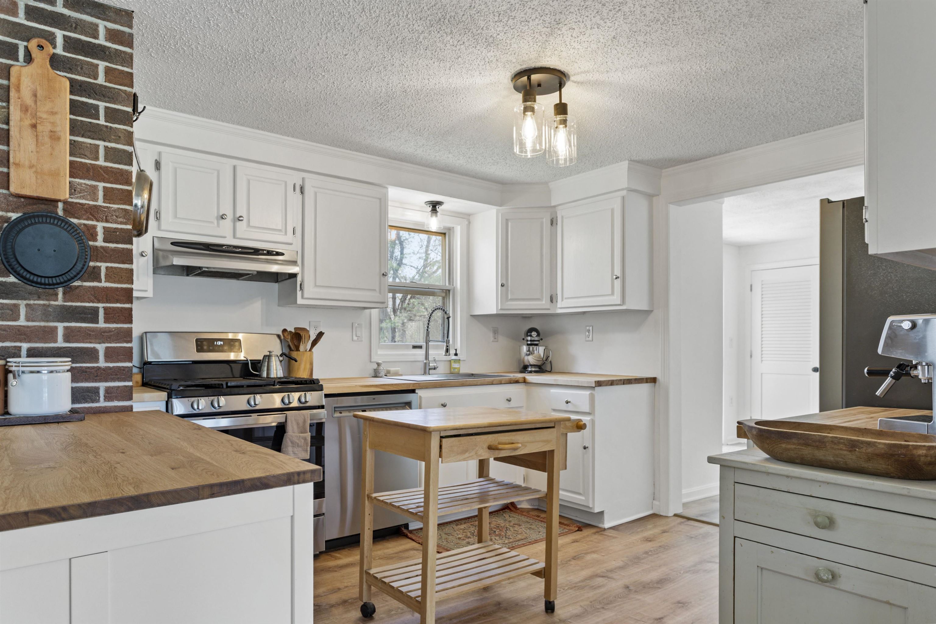 52 Sanborn Road East Kingston, NH 03827 - Photo 10 of 28