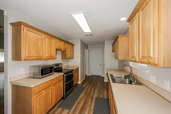 $1,875 | 321 Meadow Park Drive, White Settlement, TX 76108