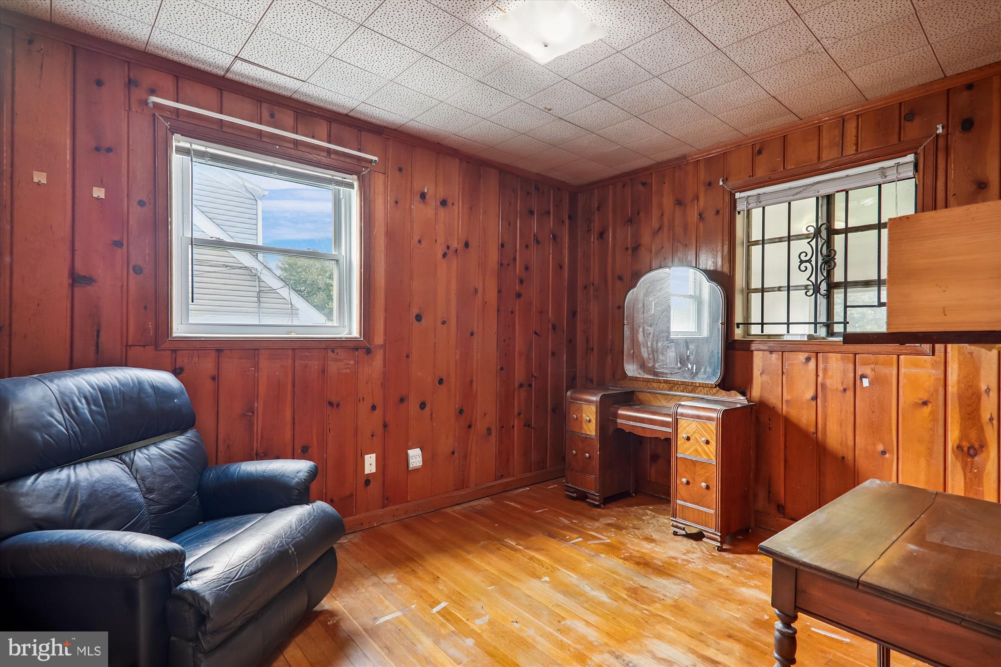 9507 Adelphi Road Silver Spring, MD 20903 - Photo 22 of 41 a livingroom with workspace couch and a window
