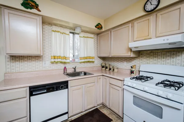$344,800 | 2474 Carriage Court, Ypsilanti, MI 48197