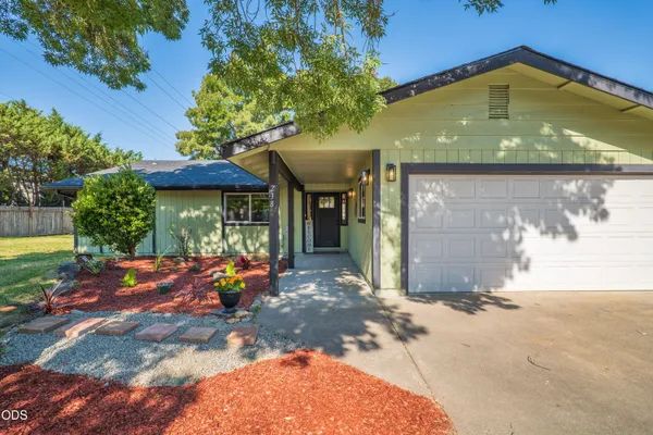$372,900 | 238 Grandview Lane, Grants Pass, OR 97527
