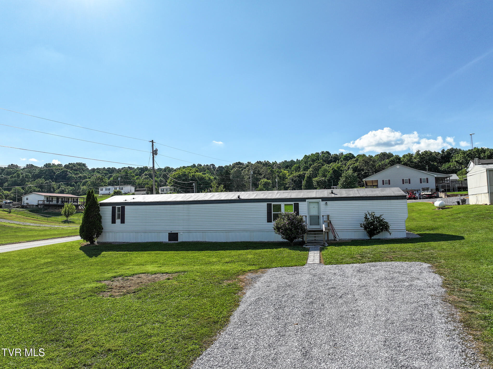 1275 Whitehouse Road Greeneville, TN 37745 - Photo 3 of 28 DJI_20250727173509_0377_D