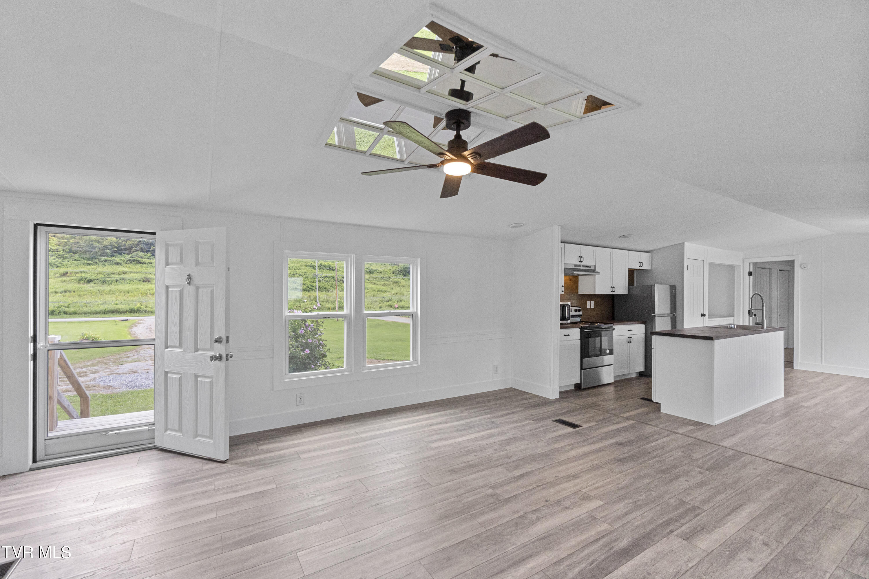 1275 Whitehouse Road Greeneville, TN 37745 - Photo 7 of 28 DSC00955