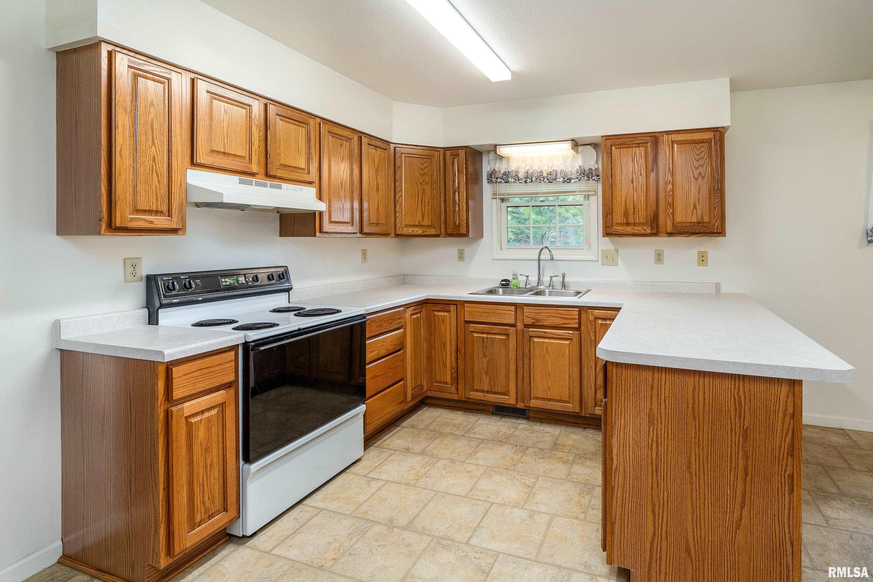 102 Thomas Road Carbondale, IL 62902 - Photo 8 of 55 Gallery Image 8