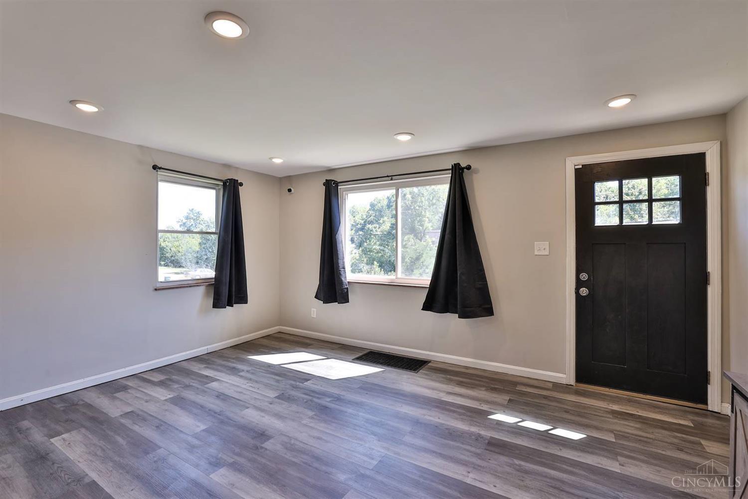 6846 Taylor Road Cincinnati, OH 45248 - Photo 5 of 21