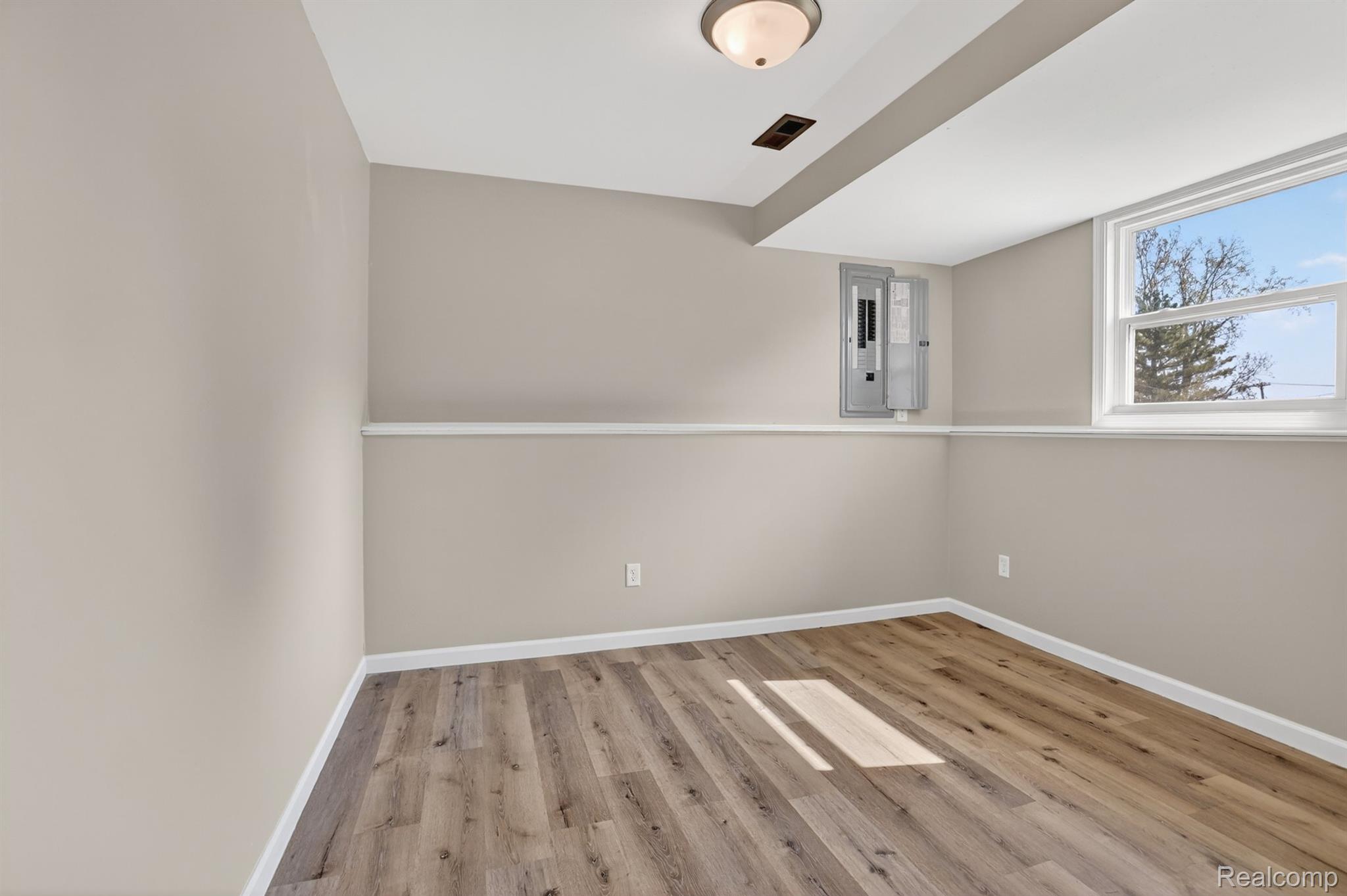 1215 North Oak Road Davison, MI 48423 - Photo 25 of 37