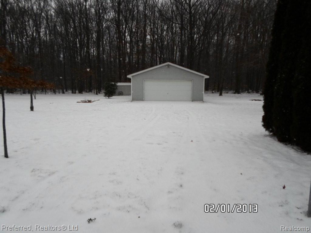 13627 Lenmoore Road Belleville, MI 48111 - Photo 3 of 20 2nd garage