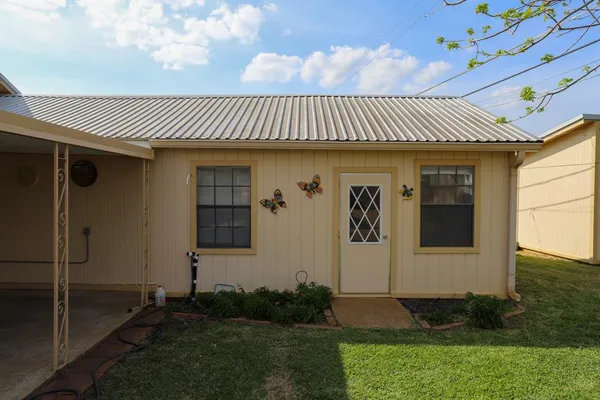 $395,000 | 303 David Davis Drive, McGregor, TX 76657