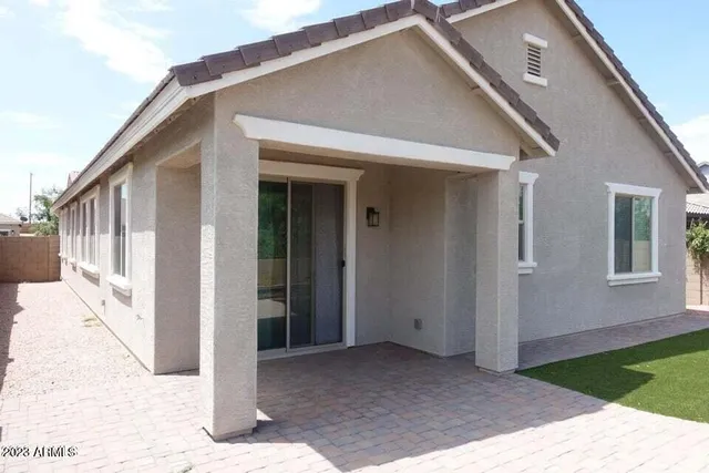 $2,295 | 3330 East Russell Street, Mesa, AZ 85213