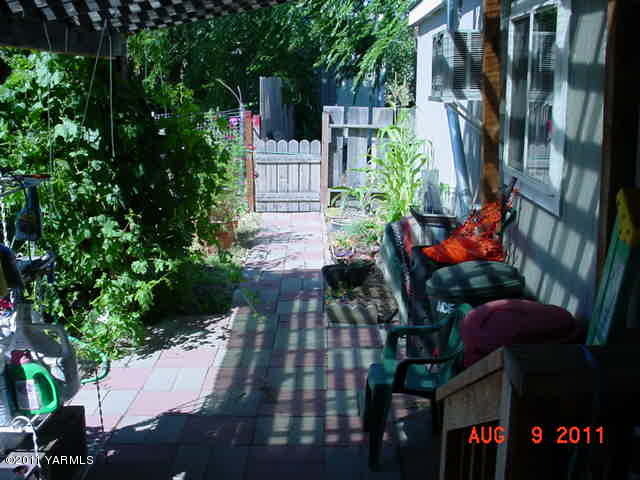 3240 Rosenkranz Road Tieton, WA 98947 - Photo 2 of 14 a view of outdoor space and yard