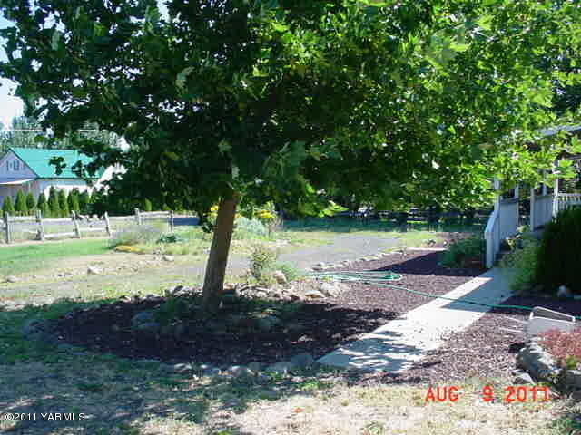 3240 Rosenkranz Road Tieton, WA 98947 - Photo 11 of 14 a view of a tree in the middle of a yard