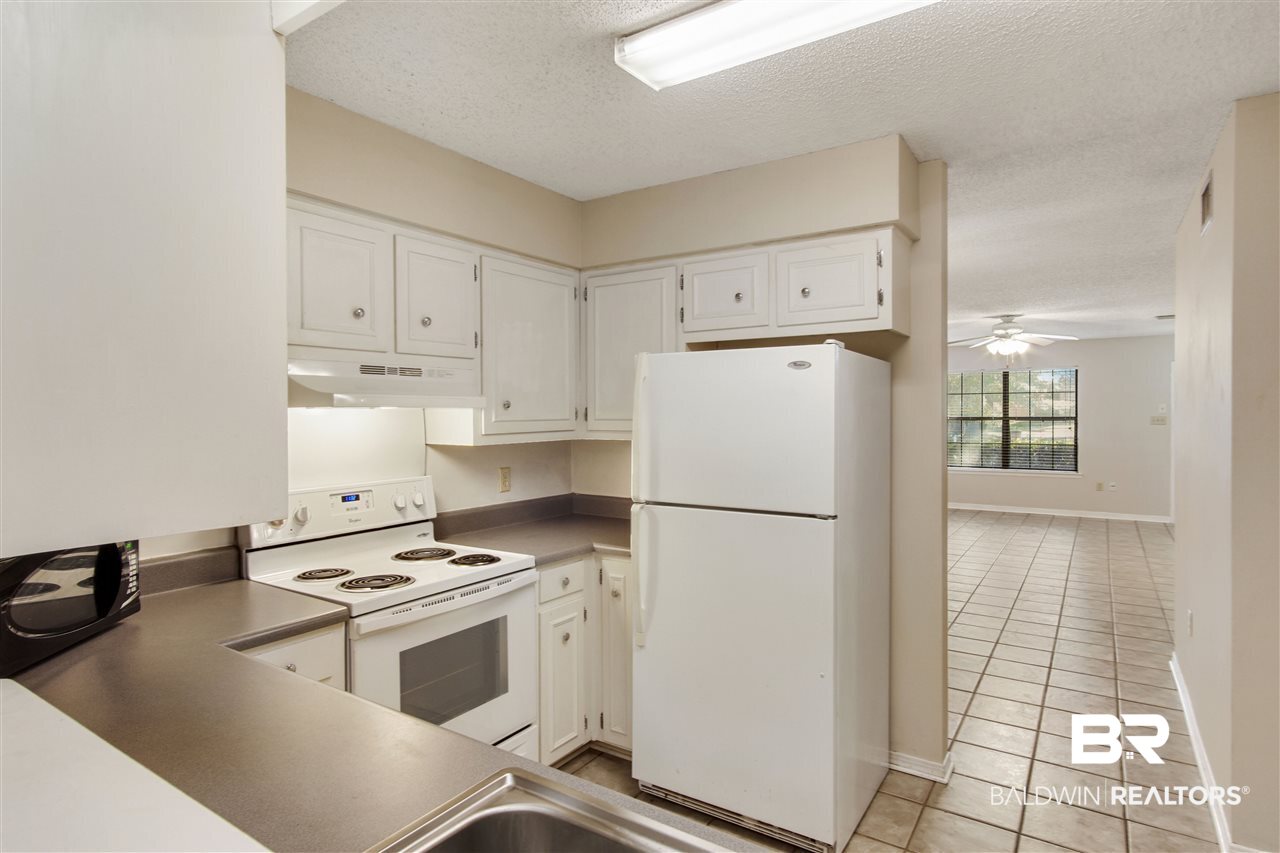 954 Dickenson Avenue Mobile, AL 36609 - Photo 9 of 26