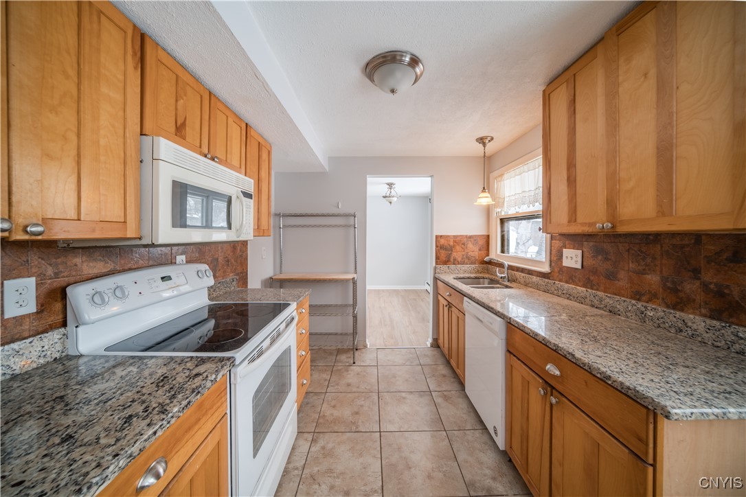 4618 Brickyard Falls Road Manlius, NY 13104 - Photo 9 of 29