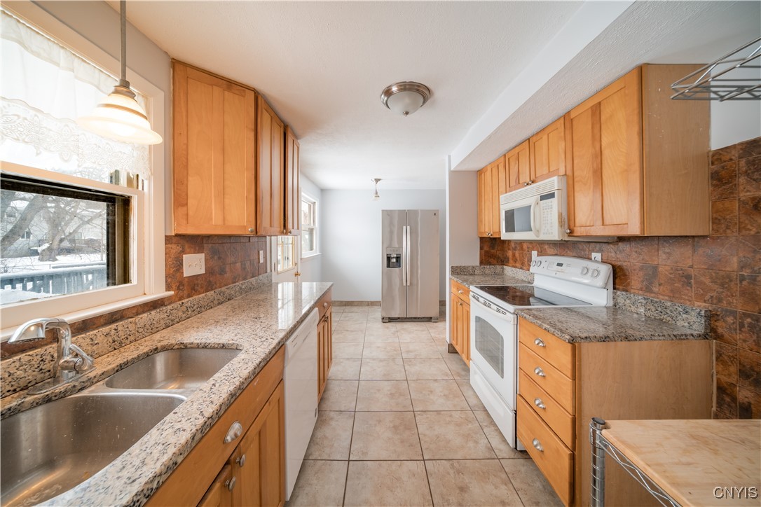 4618 Brickyard Falls Road Manlius, NY 13104 - Photo 10 of 29