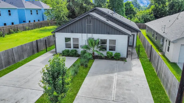 $1,700 | 7502 Sandle Street, Unit A, Houston, TX 77088