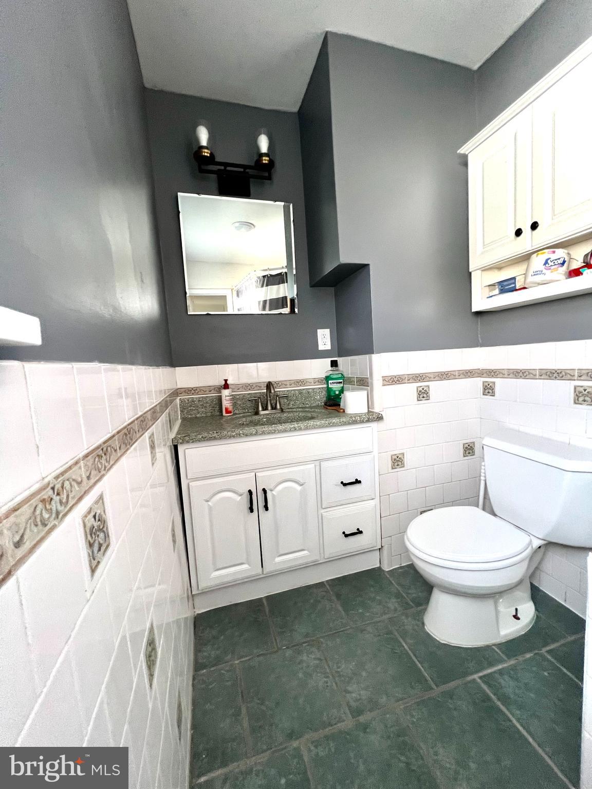 313 Middleton Street Riverside, NJ 08075 - Photo 21 of 35 2nd floor full bathroom with jazzuci tub