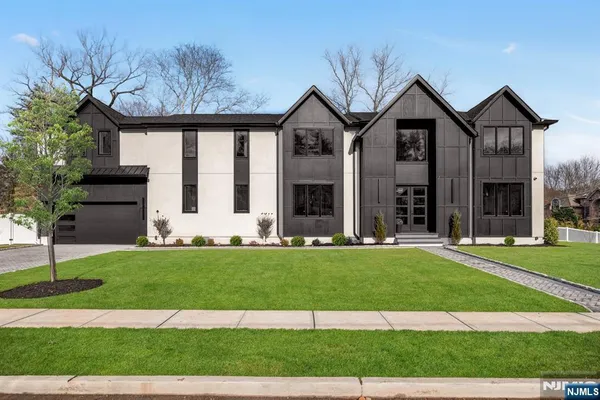 $3,199,995 | 75 Susan Drive, Closter, NJ 07624