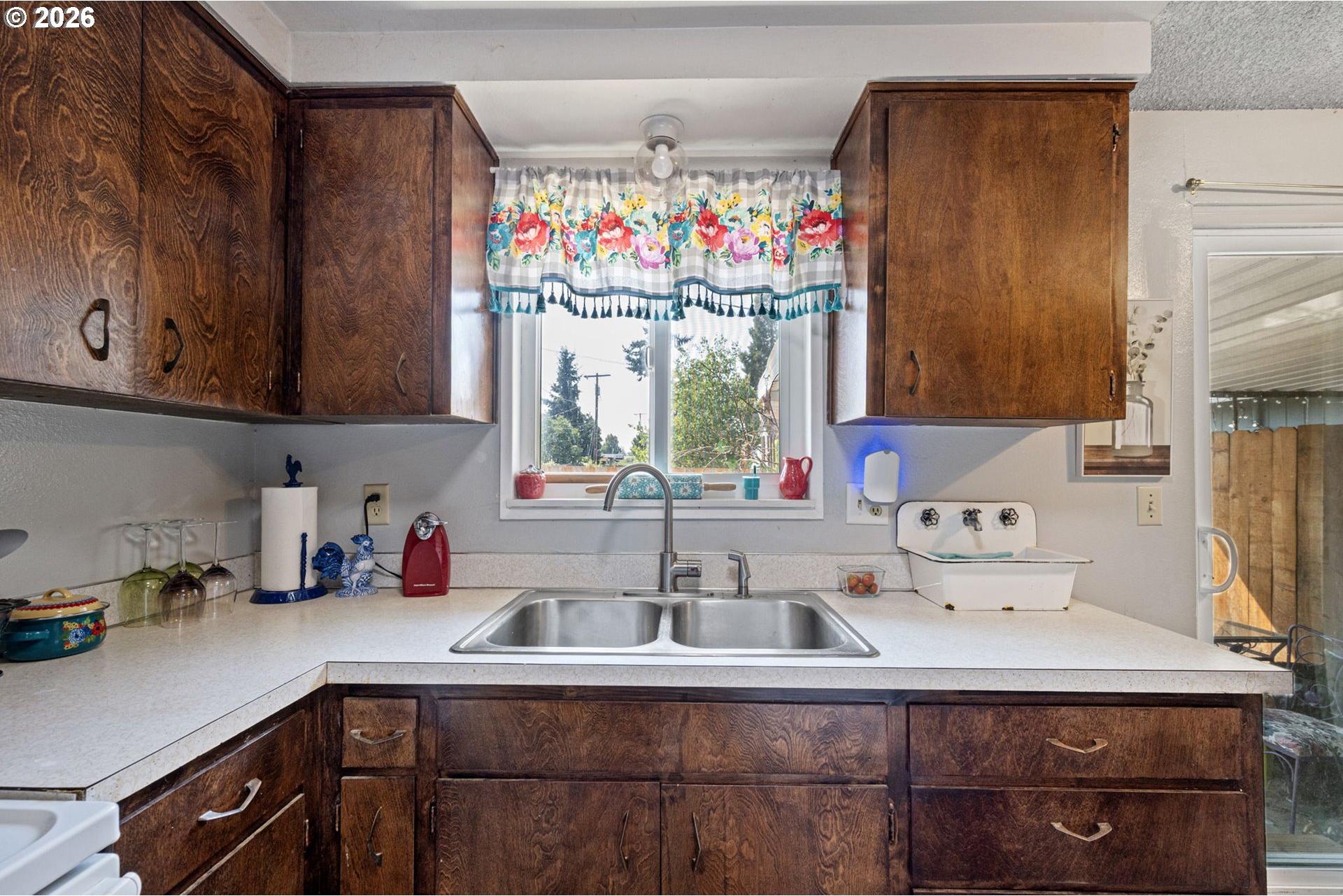 3999 Virginia Avenue Springfield, OR 97478 - Photo 10 of 21 Gallery Image 10