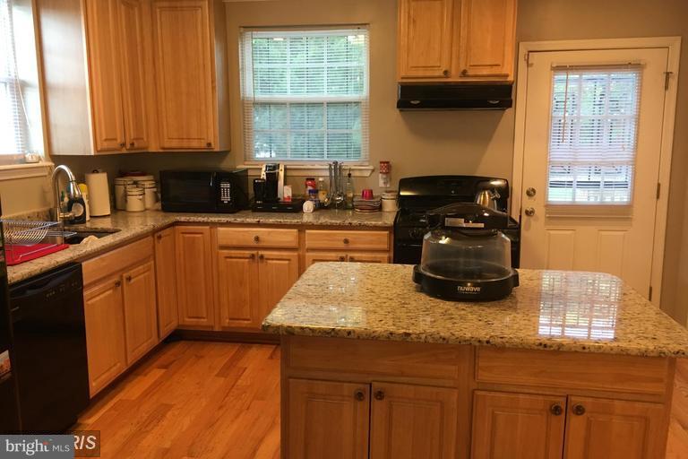 4400 Sheriff Road Northeast Washington, DC 20019 - Photo 2 of 20 Kitchen