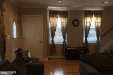 4400 Sheriff Road Northeast Washington, DC 20019 - Photo 5 of 20 Living Room