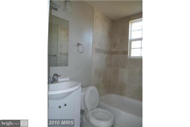 4400 Sheriff Road Northeast Washington, DC 20019 - Photo 10 of 20 Bath