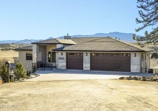 a front view of house with yard