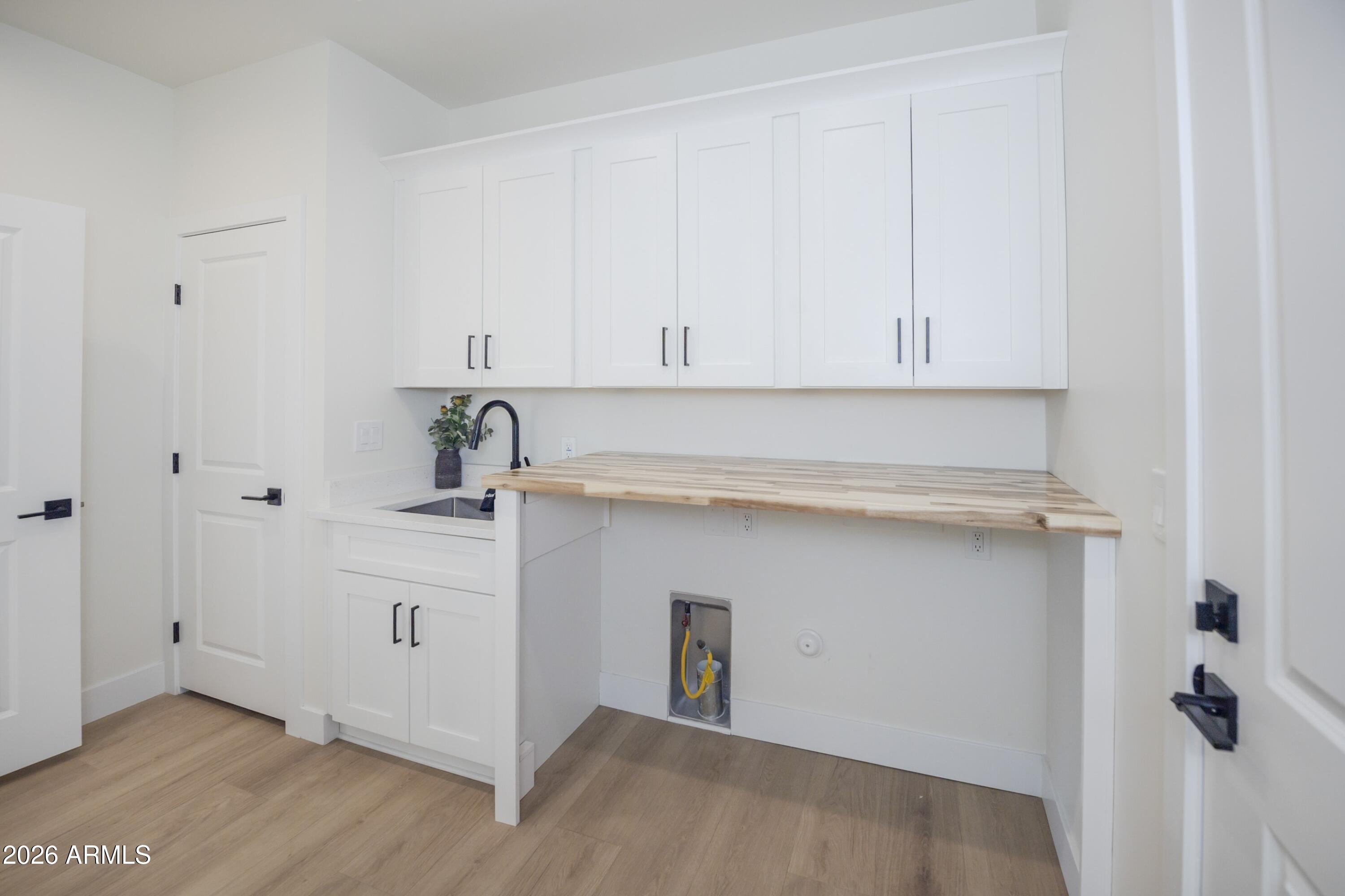 10603 Straight Arrow Road Dewey, AZ 86327 - Photo 26 of 57 Laundry - Main Floor