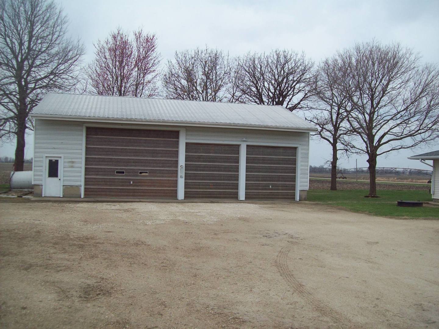 184 Hamilton Road Deer Grove, IL 61243 - Photo 5 of 21 Gallery Image 5