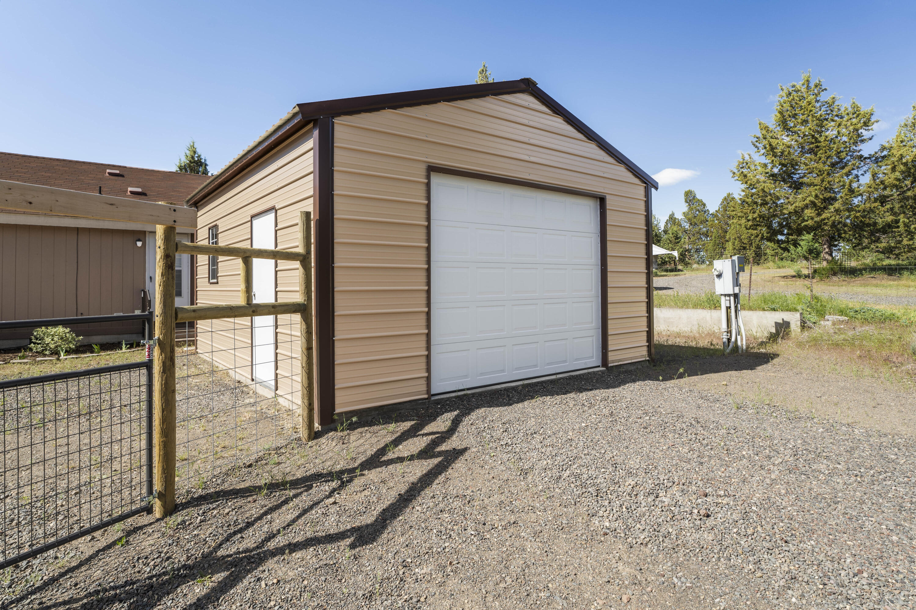 9141 Southwest Shad Road Terrebonne, OR 97760 - Photo 19 of 32 27-Garage