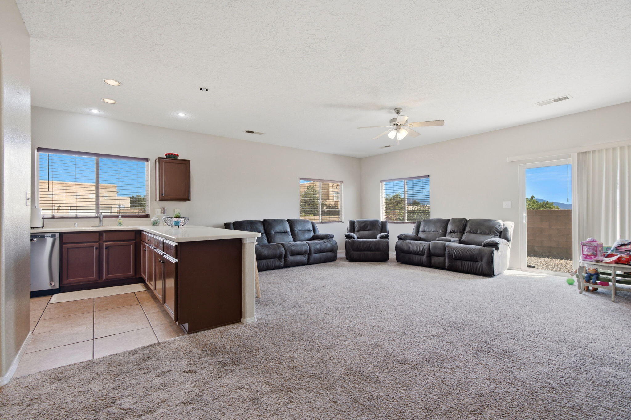 3312 Rio Linda Drive Southwest Albuquerque, NM 87121 - Photo 7 of 29 Gallery Image 7