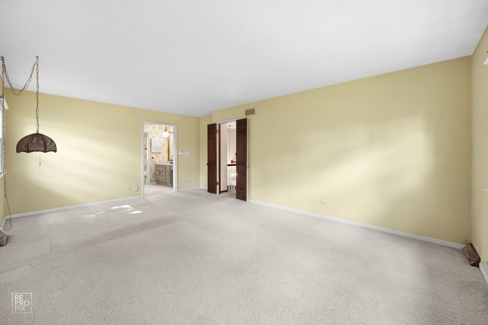 615 Harding Road Hinsdale, IL 60521 - Photo 18 of 32 a view of a big room with windows and chandelier fan