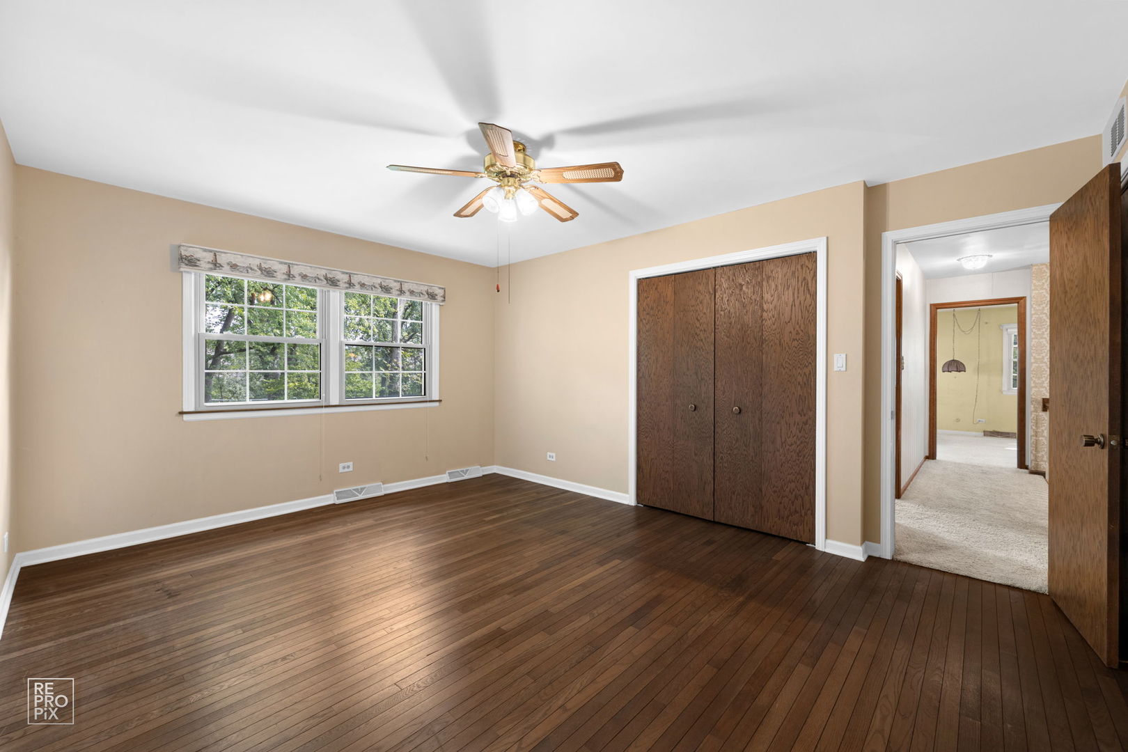 615 Harding Road Hinsdale, IL 60521 - Photo 20 of 32 a view of an empty room with wooden floor and a window