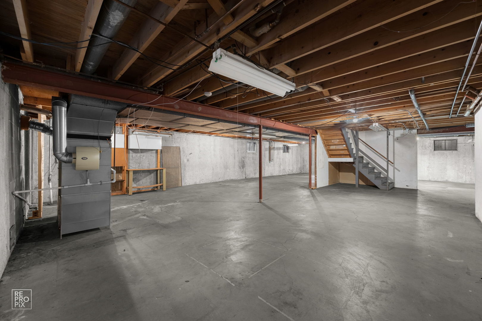615 Harding Road Hinsdale, IL 60521 - Photo 26 of 32 a view of empty room with refrigerator