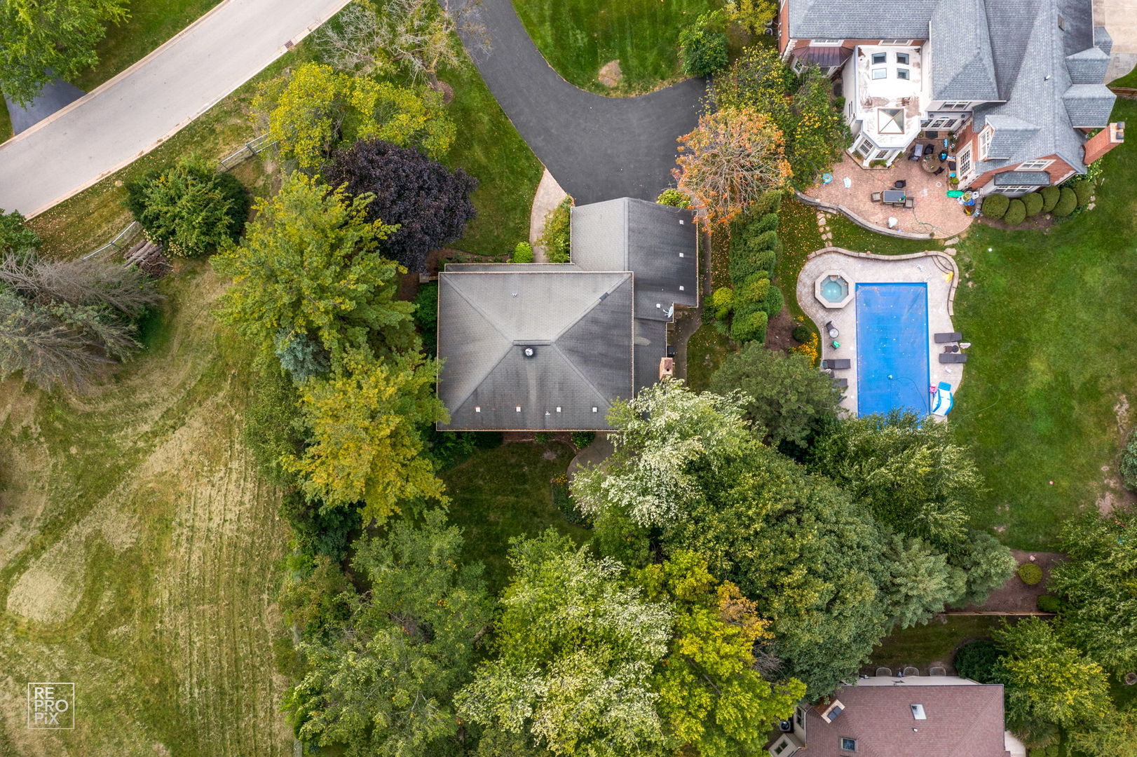 615 Harding Road Hinsdale, IL 60521 - Photo 30 of 32 an aerial view of a house with a yard and garden