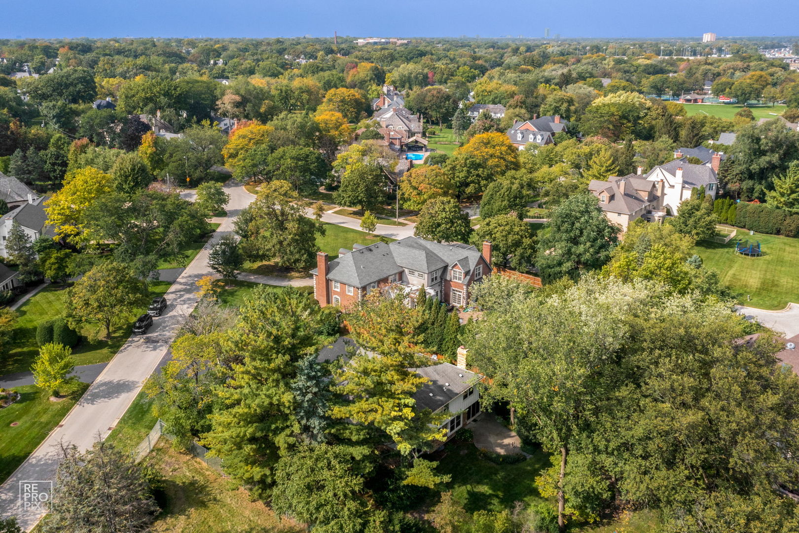 615 Harding Road Hinsdale, IL 60521 - Photo 31 of 32 a view of a city